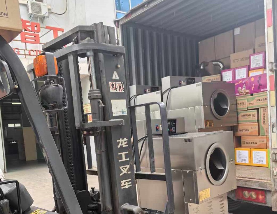 板栗炒貨連鎖店復(fù)購3臺電磁炒貨機(jī)裝車···